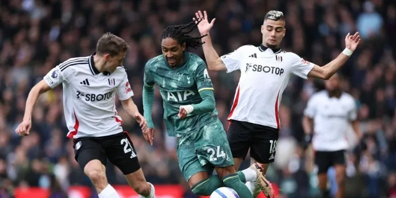 Arsenal vs Brentford ra sân đối đầu