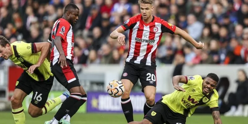 Đội hình 2 tuyển tham gia thi đấu